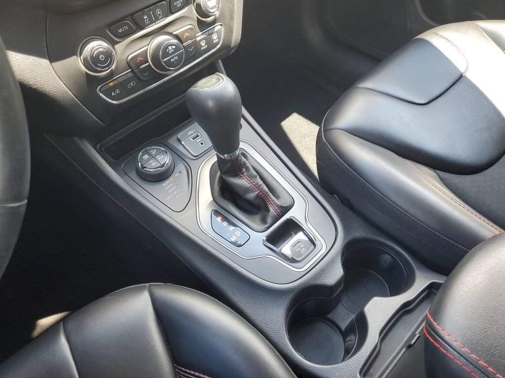 Used 2019 Jeep Cherokee Trailhawk w/ Cold Weather Group AWD/4WD image 32