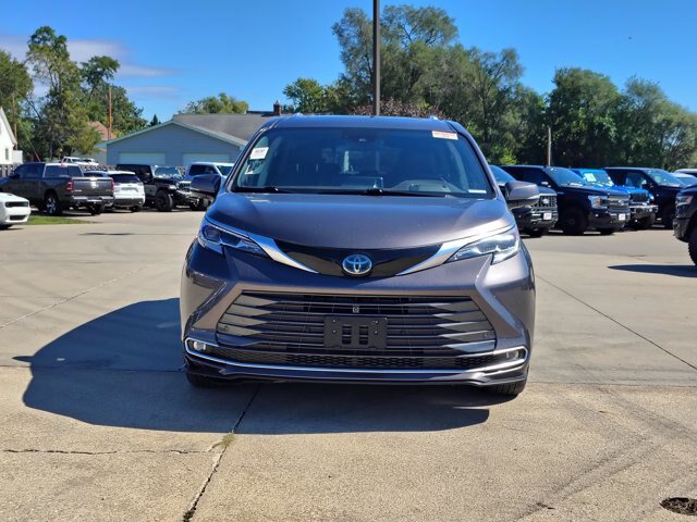 Used 2021 Toyota Sienna Platinum AWD/4WD image 8