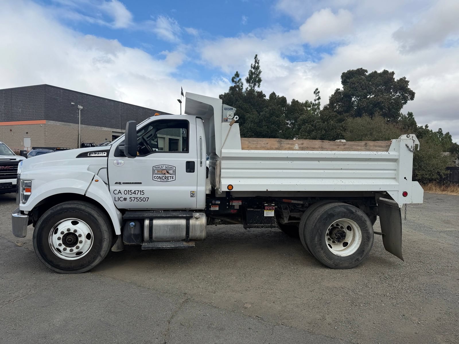 Certified 2022 Ford F750 2WD Regular Cab Super Duty image 2