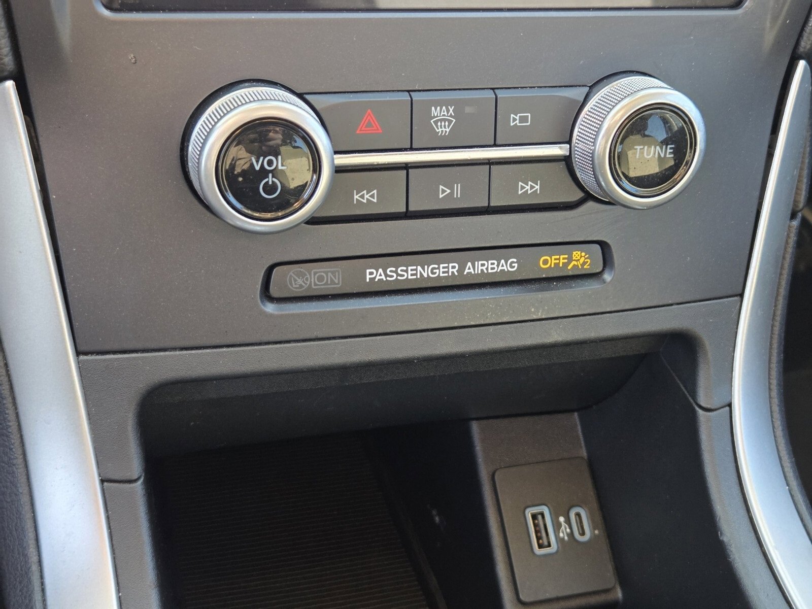 Certified 2023 Ford Edge SE w/ Black Appearance Package image 22