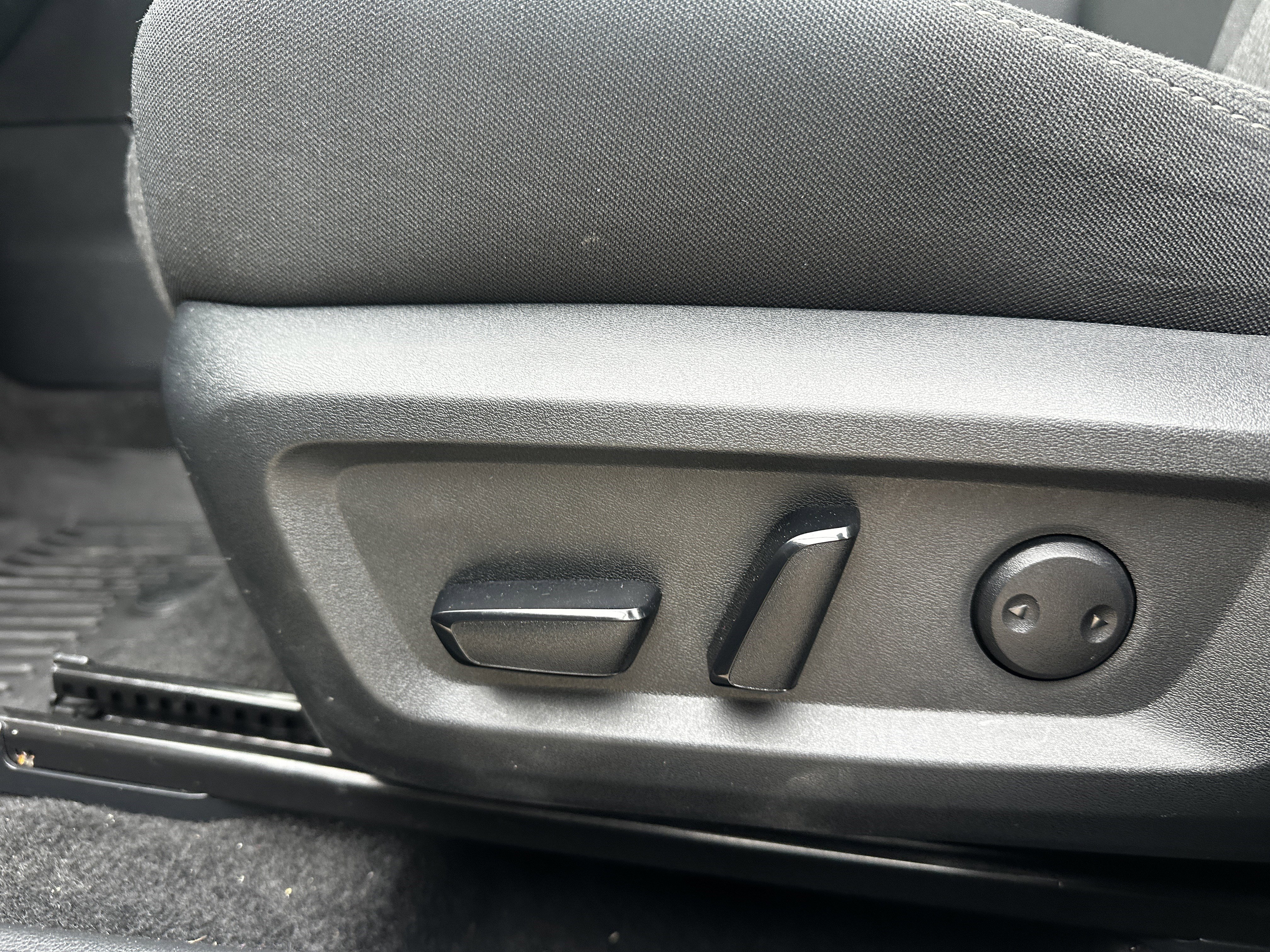 Used 2024 Nissan Rogue SV FWD image 21