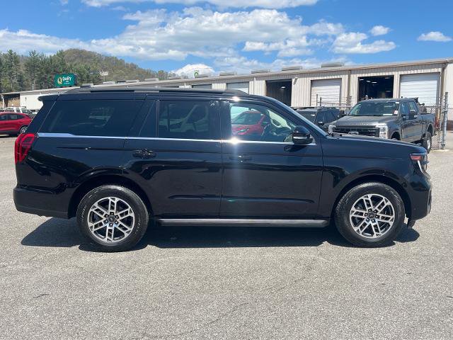 Certified 2025 Ford Expedition Active AWD/4WD image 2