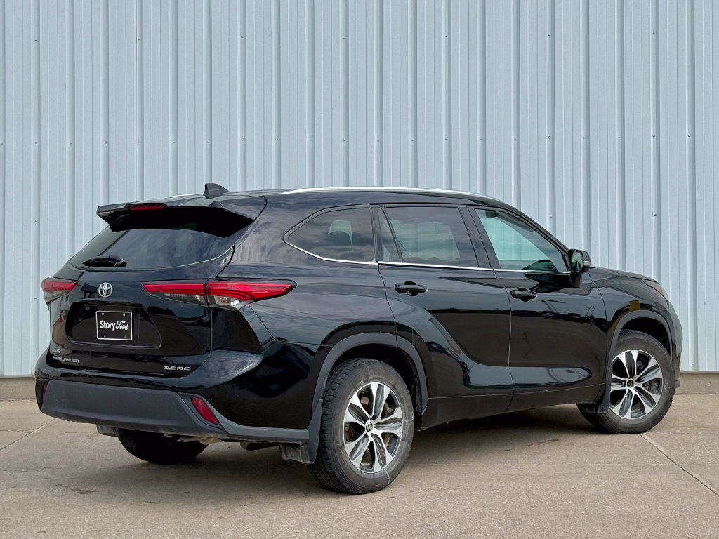Used 2021 Toyota Highlander XLE AWD/4WD image 6