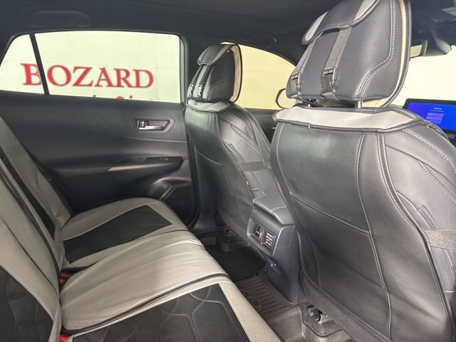 Used 2024 Toyota Venza Limited image 19