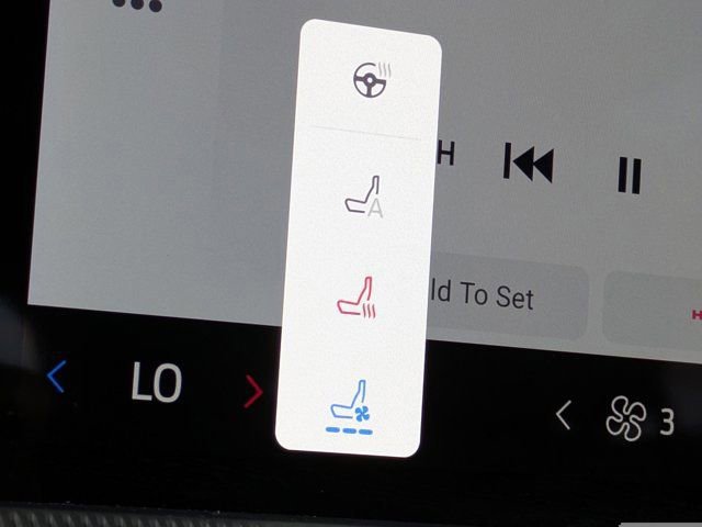 Certified 2025 Ford Explorer Platinum w/ LUX Leather Package image 32