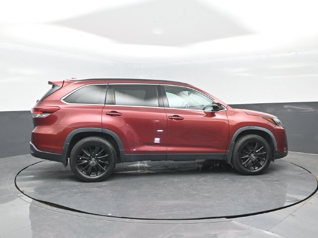 Used 2019 Toyota Highlander SE AWD/4WD image 3