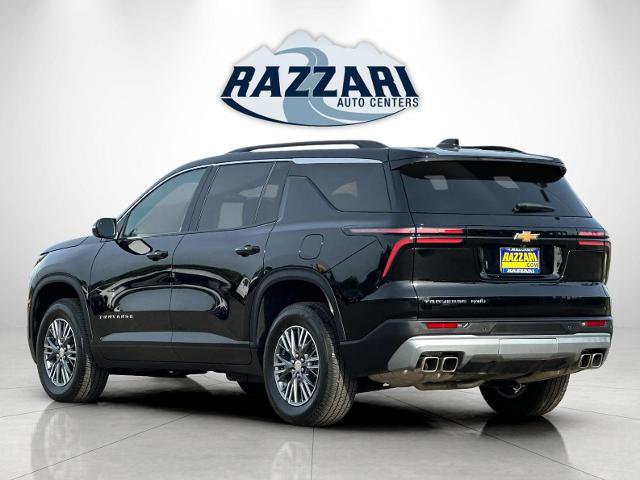 Used 2025 Chevrolet Traverse LT image 3