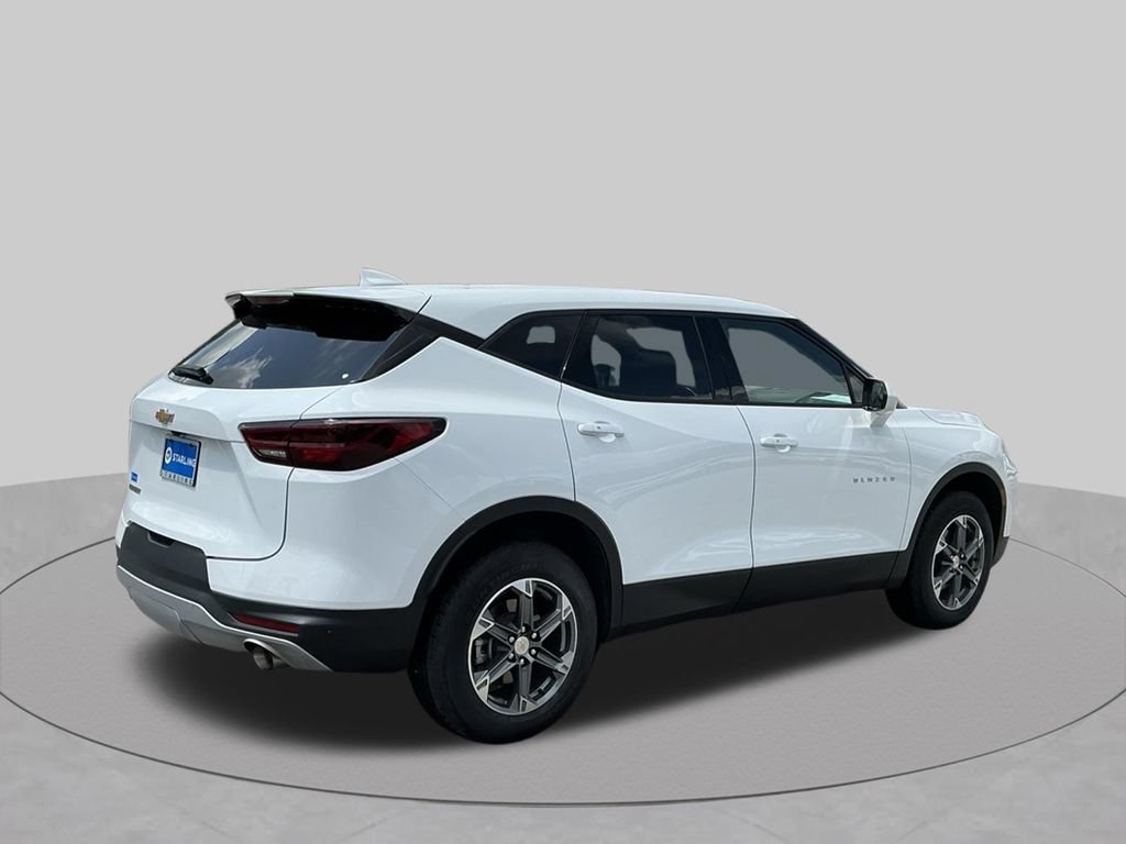 Used 2025 Chevrolet Blazer LT FWD image 9