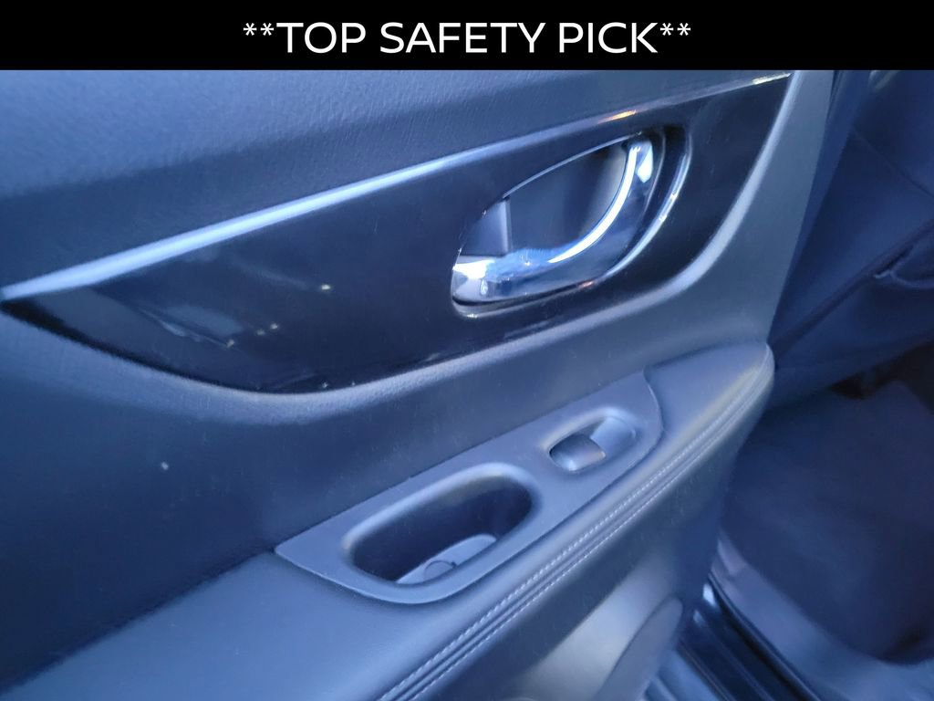 Used 2017 Nissan Rogue SV w/ SV Premium Package image 12