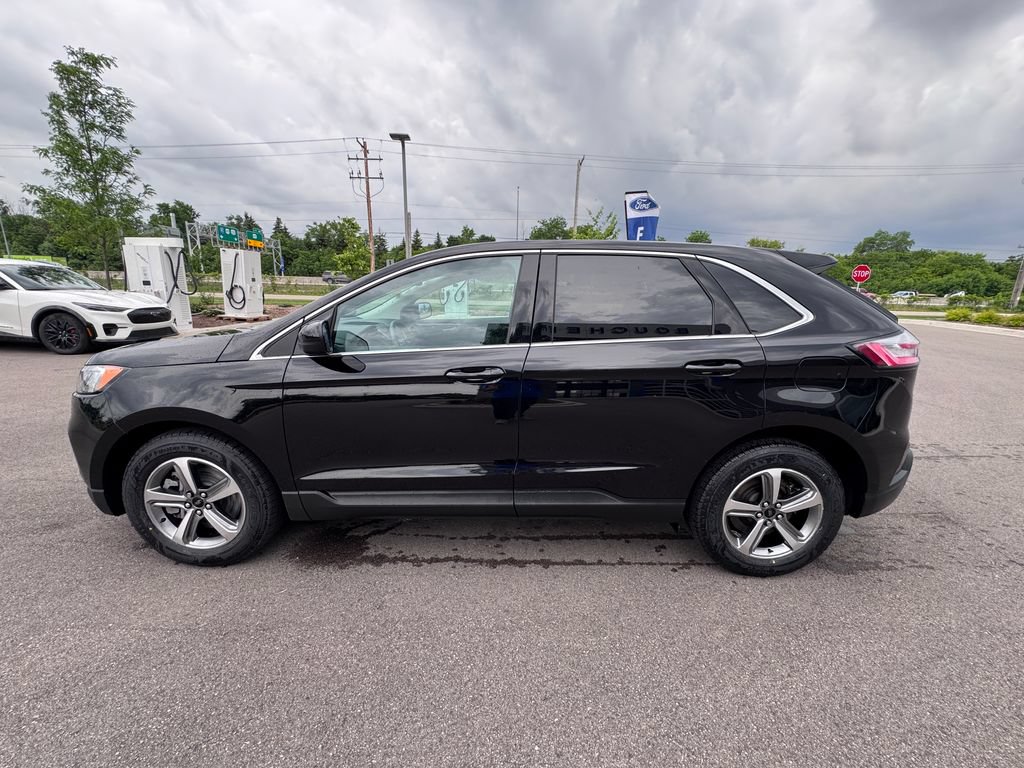 Certified 2024 Ford Edge SEL w/ Convenience Package AWD/4WD image 5