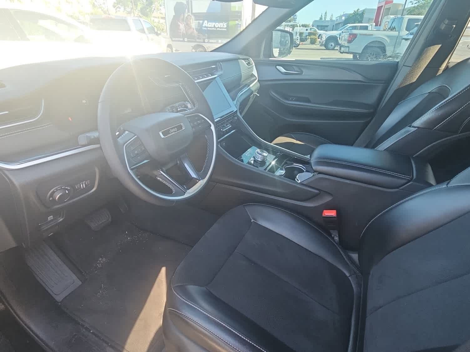 Used 2023 Jeep Grand Cherokee Altitude AWD/4WD image 14