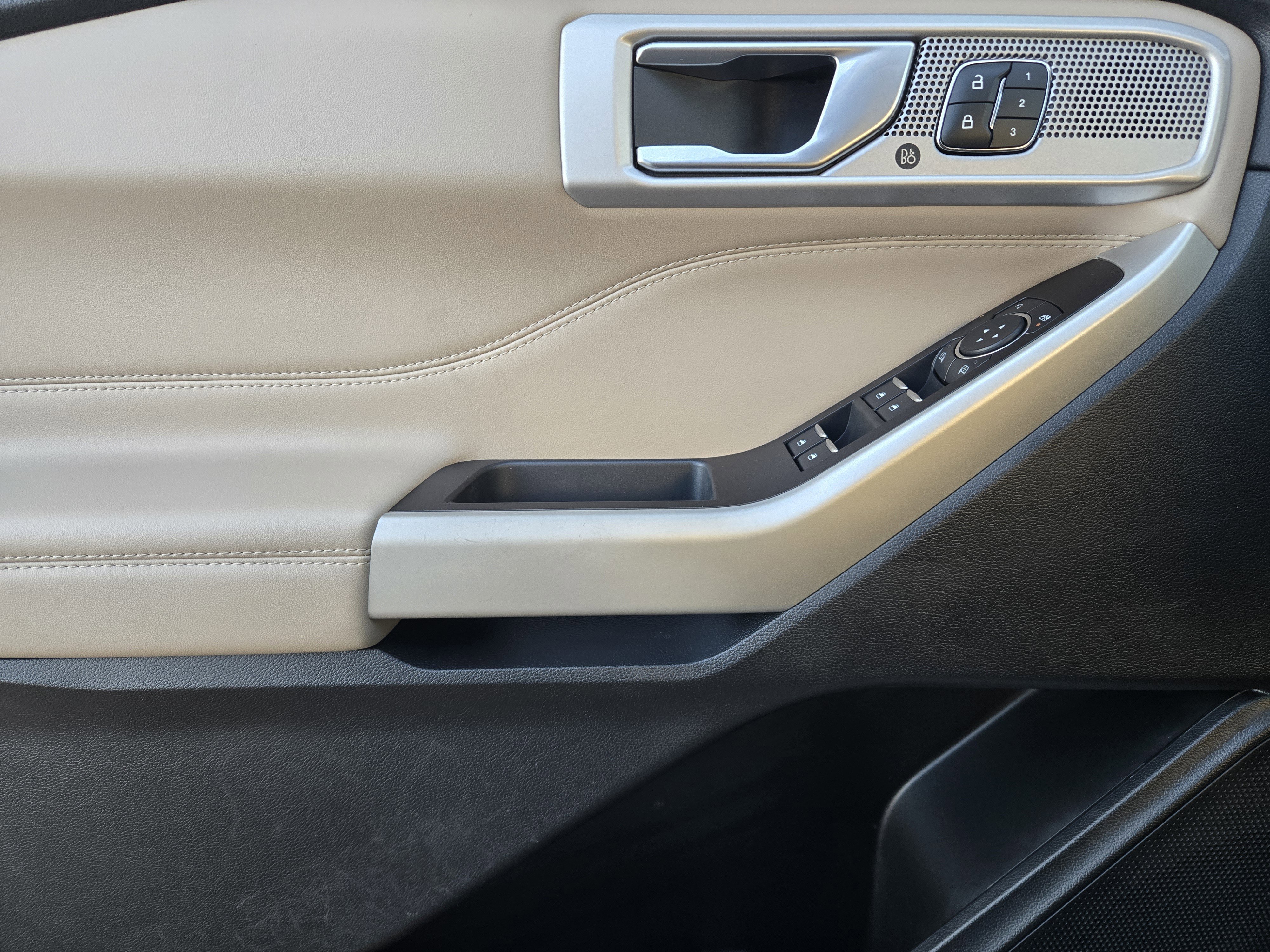 Certified 2022 Ford Explorer Limited w/ Equipment Group 301A image 16