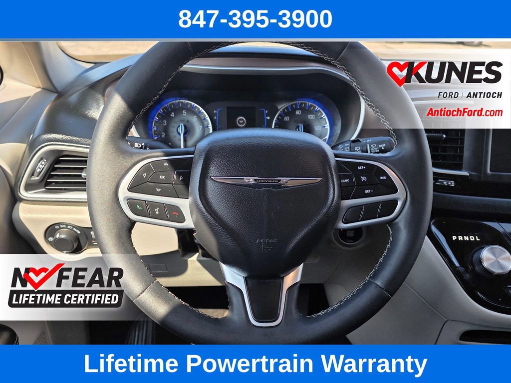 Used 2023 Chrysler Voyager LX image 38