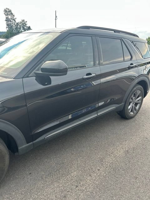 Certified 2023 Ford Explorer XLT w/ Equipment Group 202A AWD/4WD image 4