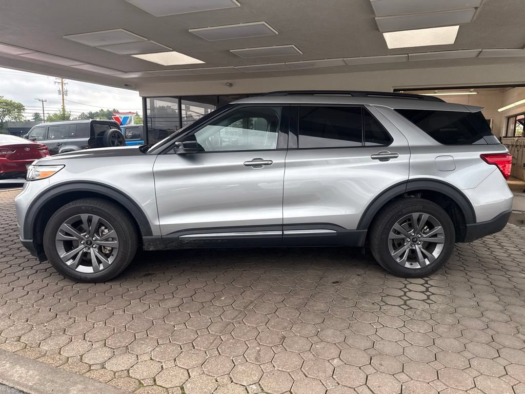 Certified 2024 Ford Explorer XLT w/ Equipment Group 202A AWD/4WD image 9