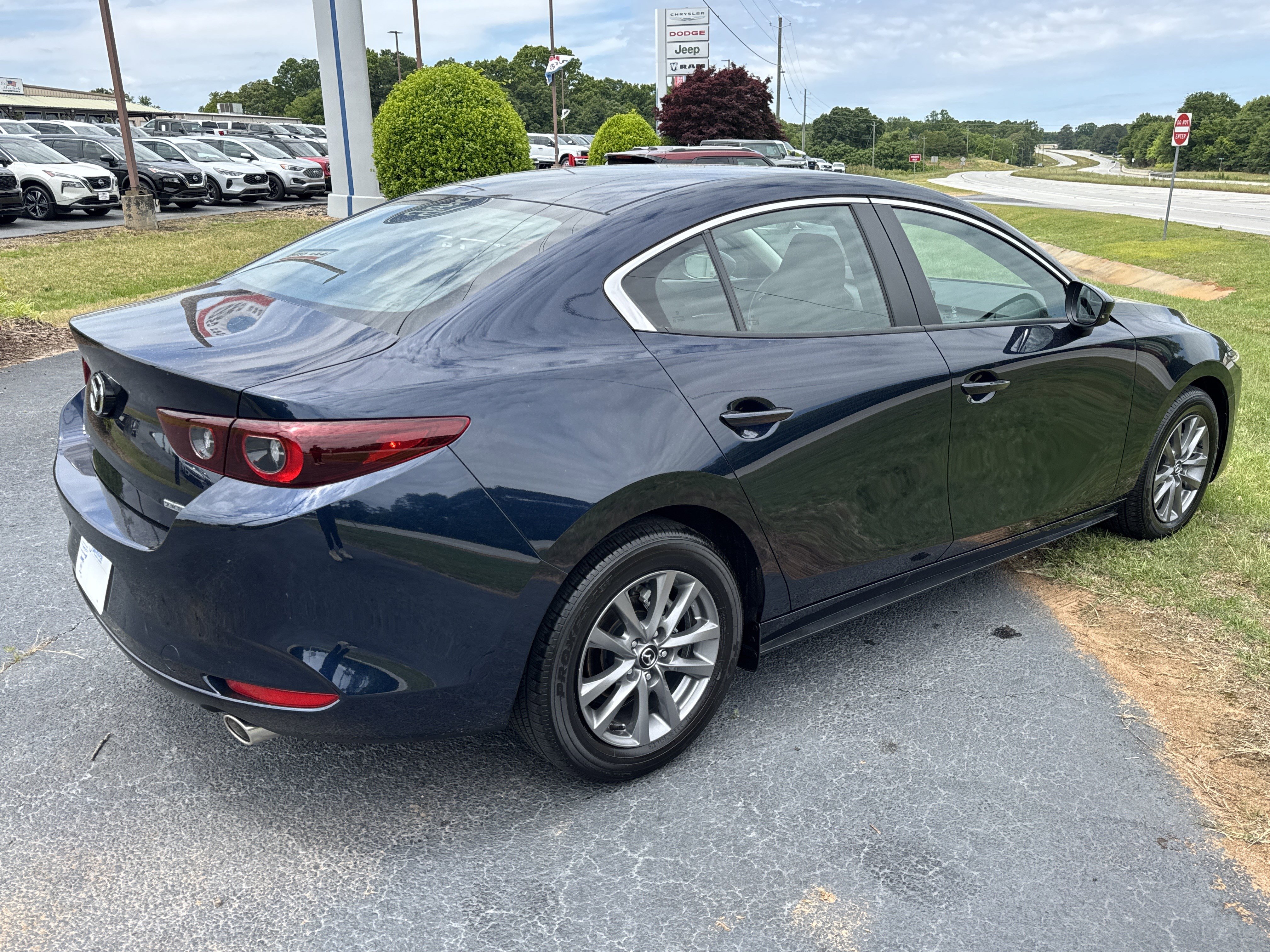 Used 2024 MAZDA MAZDA3 s FWD image 5