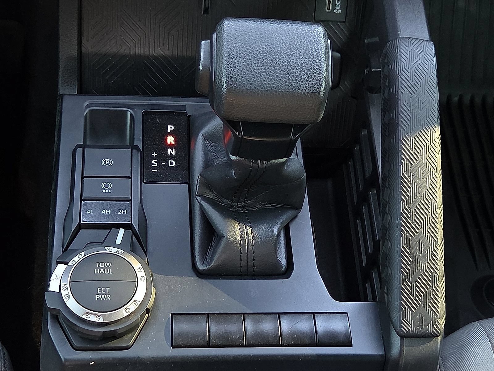 Used 2024 Toyota Tacoma SR5 AWD/4WD image 17