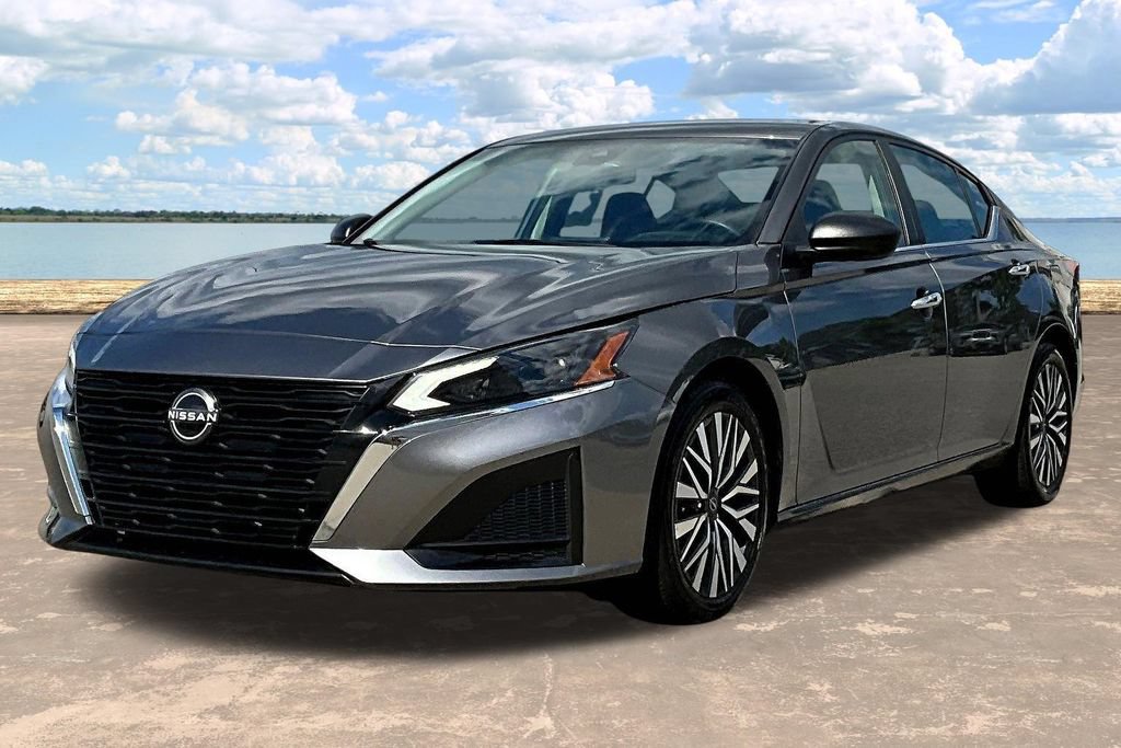Used 2024 Nissan Altima 2.5 SV FWD image 4