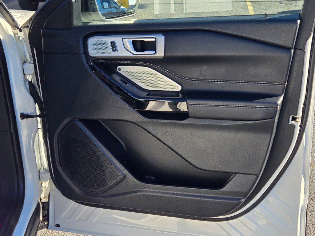 Certified 2022 Ford Explorer ST w/ ST Street Pack image 4