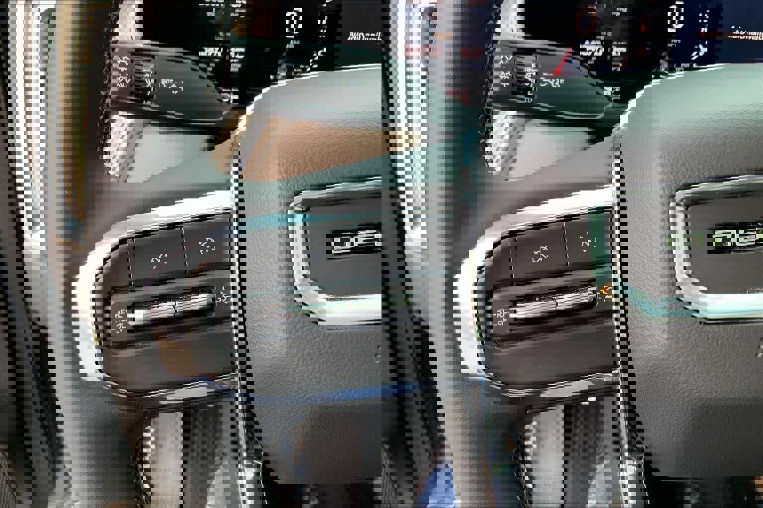 Used 2023 GMC Canyon Denali image 23