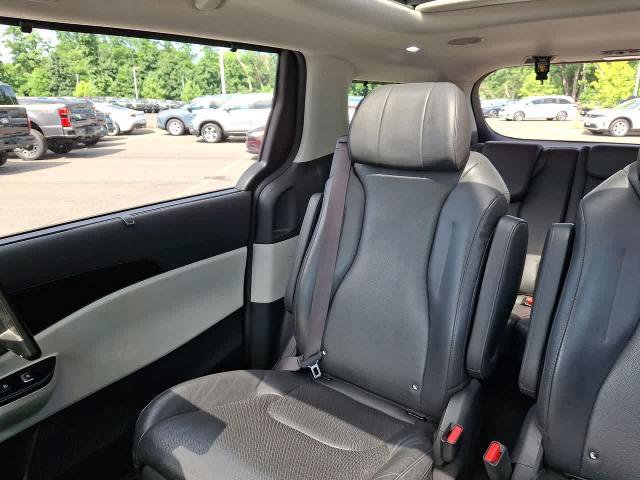 Used 2022 Kia Carnival SX Prestige FWD image 12