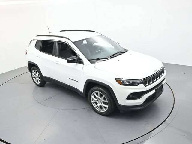 Used 2023 Jeep Compass Latitude AWD/4WD image 36