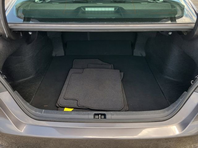 Used 2019 Toyota Camry SE FWD image 9