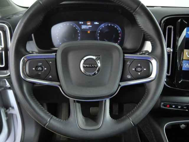Used 2021 Volvo XC40 T4 Momentum FWD image 19
