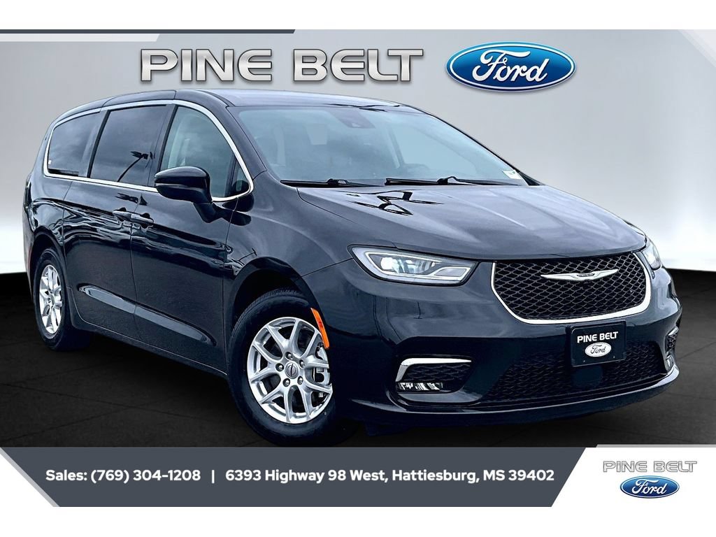Used 2023 Chrysler Pacifica Touring-L FWD image 1