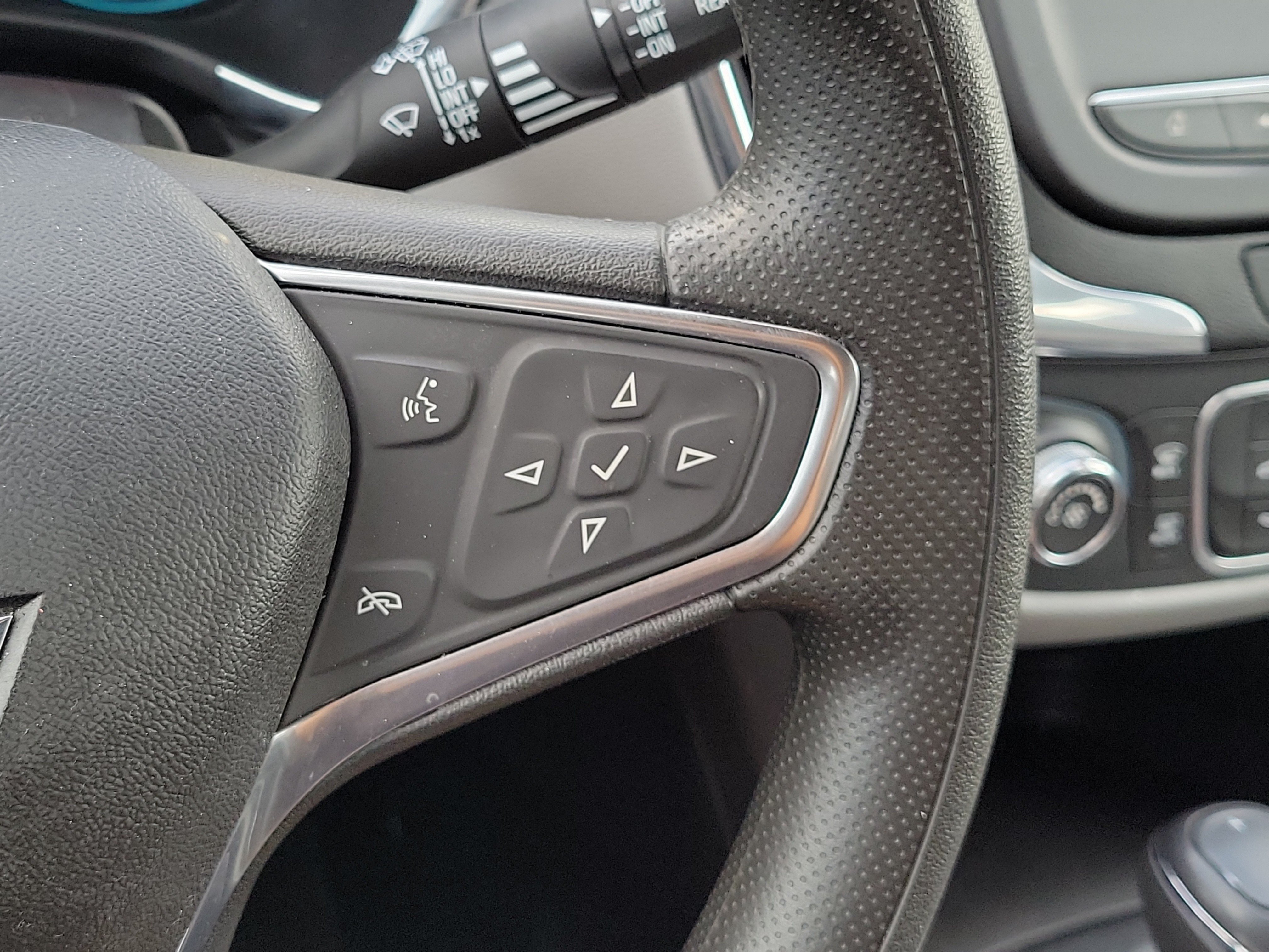 Used 2019 Chevrolet Equinox LS FWD image 24