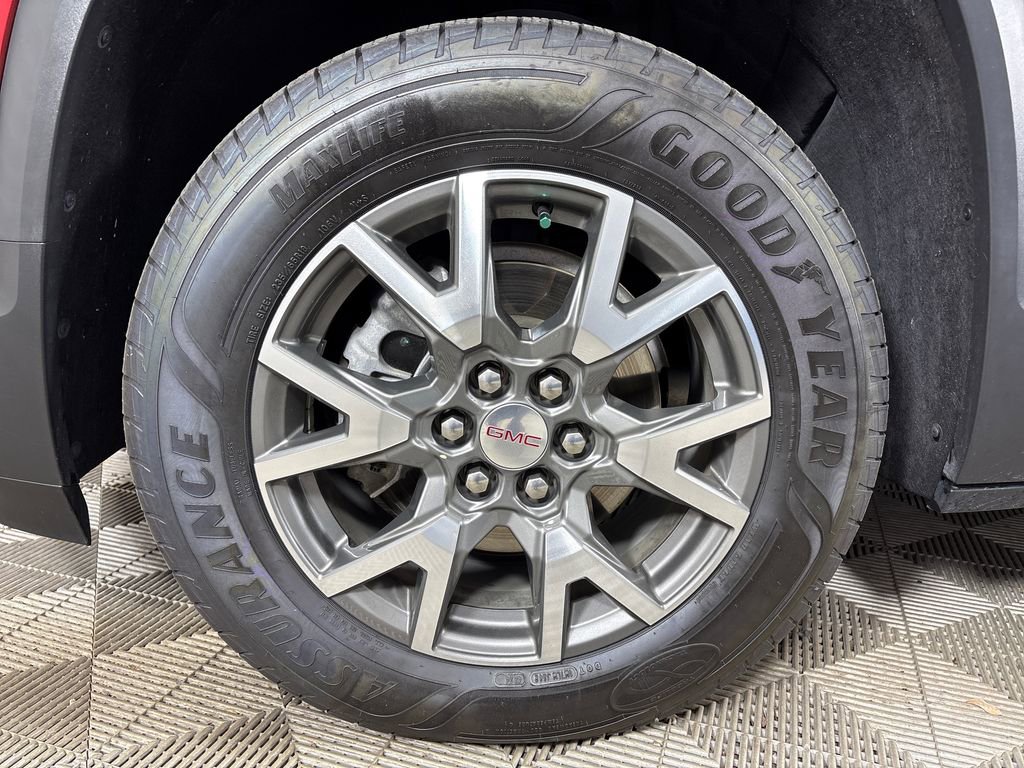 Used 2023 GMC Acadia SLE FWD image 12