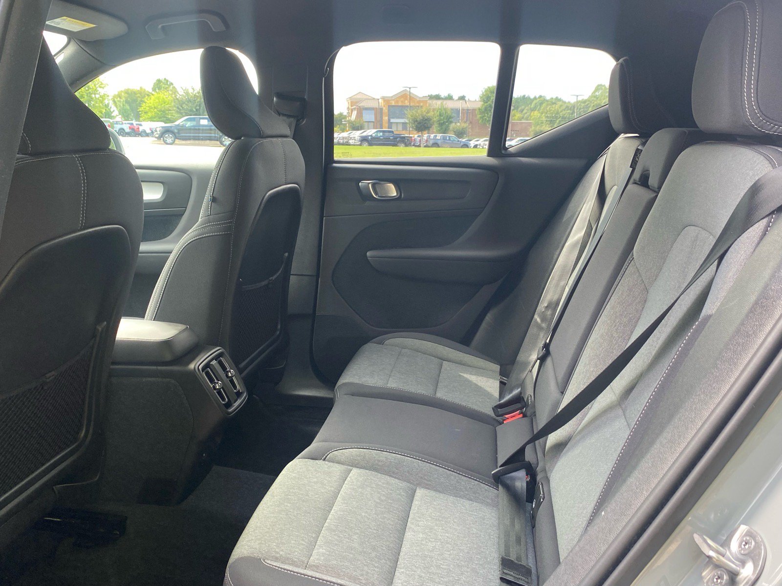 Used 2024 Volvo XC40 B5 Core AWD/4WD image 19