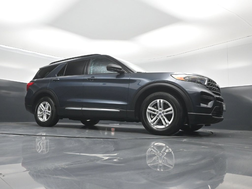 Certified 2023 Ford Explorer XLT RWD image 3