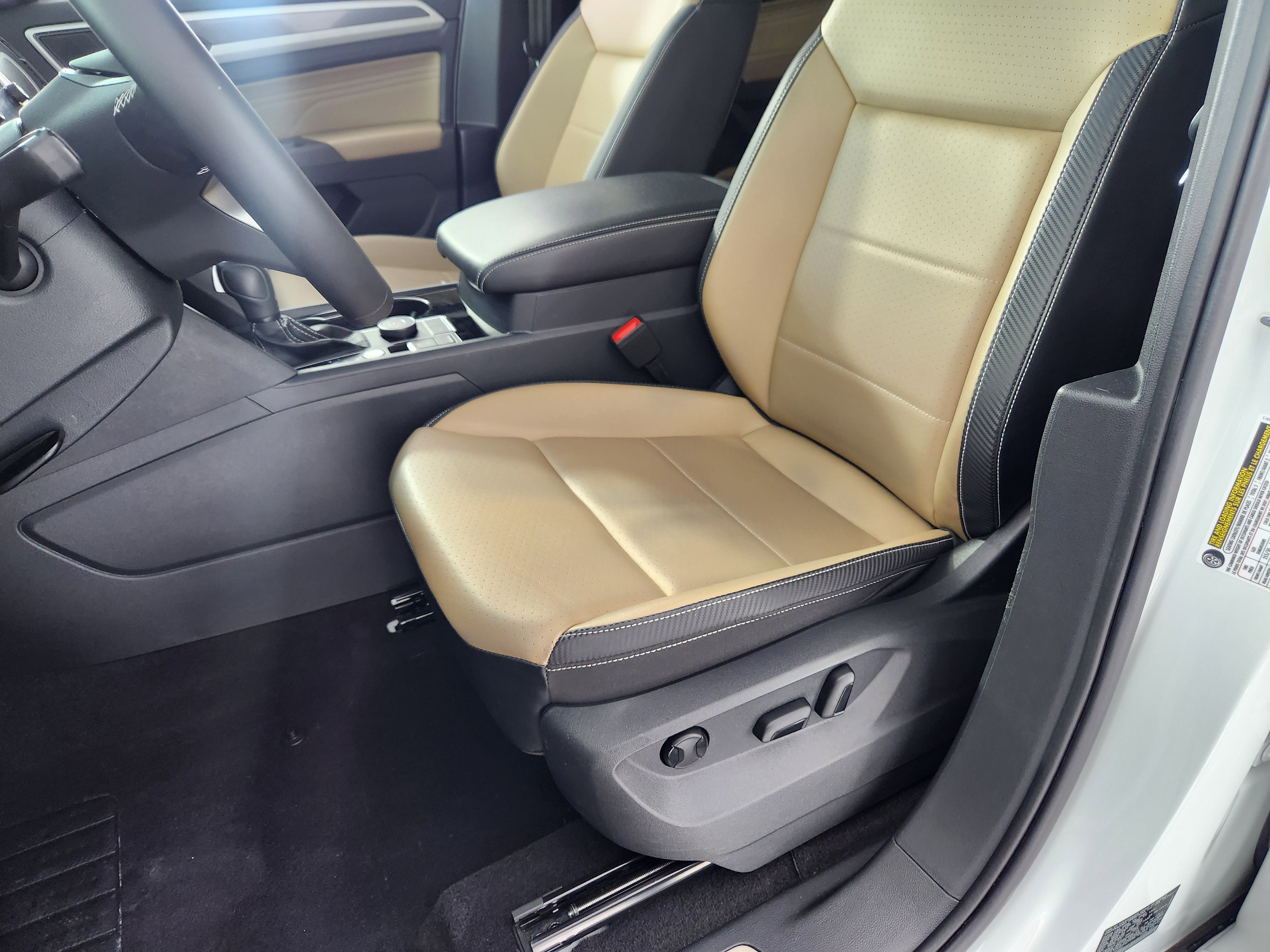 Used 2022 Volkswagen Atlas Cross Sport SE image 12