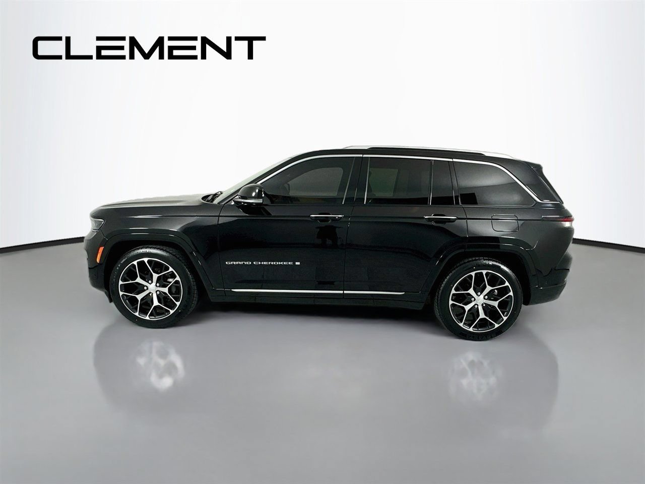 Used 2023 Jeep Grand Cherokee Summit AWD/4WD image 6