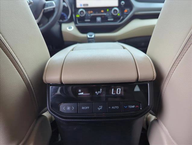 Used 2024 Toyota Highlander Limited image 20