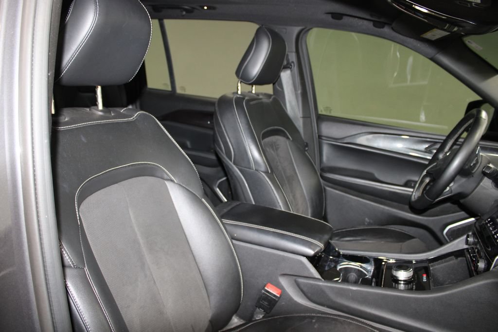 Used 2022 Jeep Grand Cherokee Altitude RWD image 23