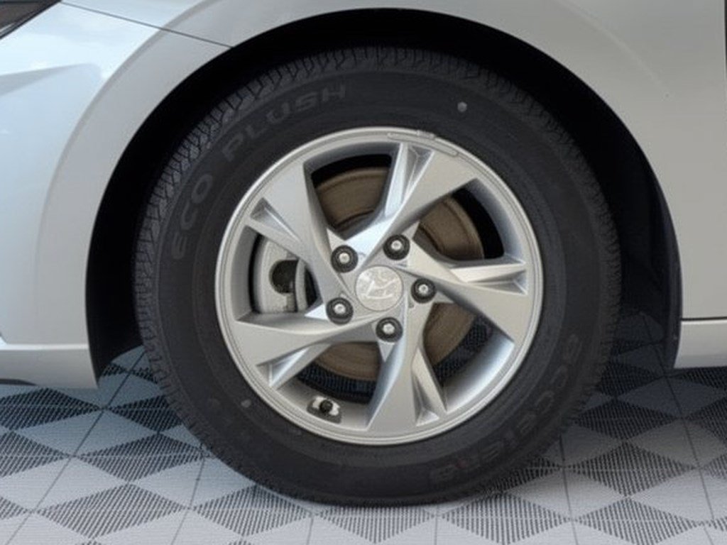 Used 2021 Hyundai Elantra SE FWD image 13