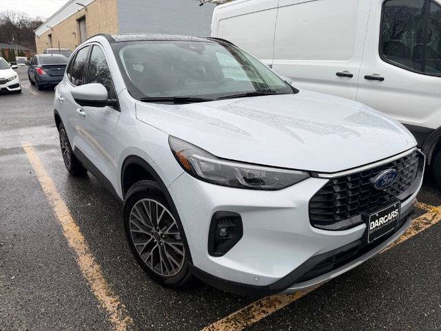 Certified 2025 Ford Escape SE w/ PHEV Premium Package image 1