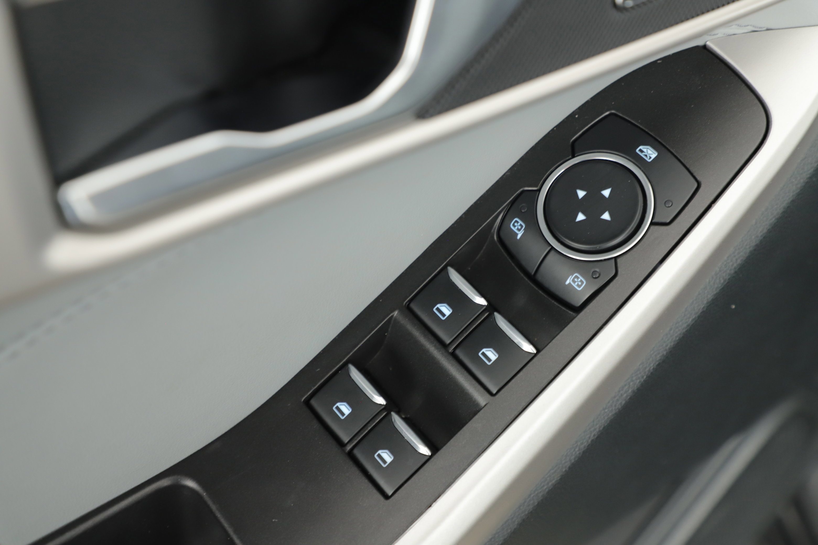 Certified 2024 Ford Explorer XLT w/ Equipment Group 202A image 9