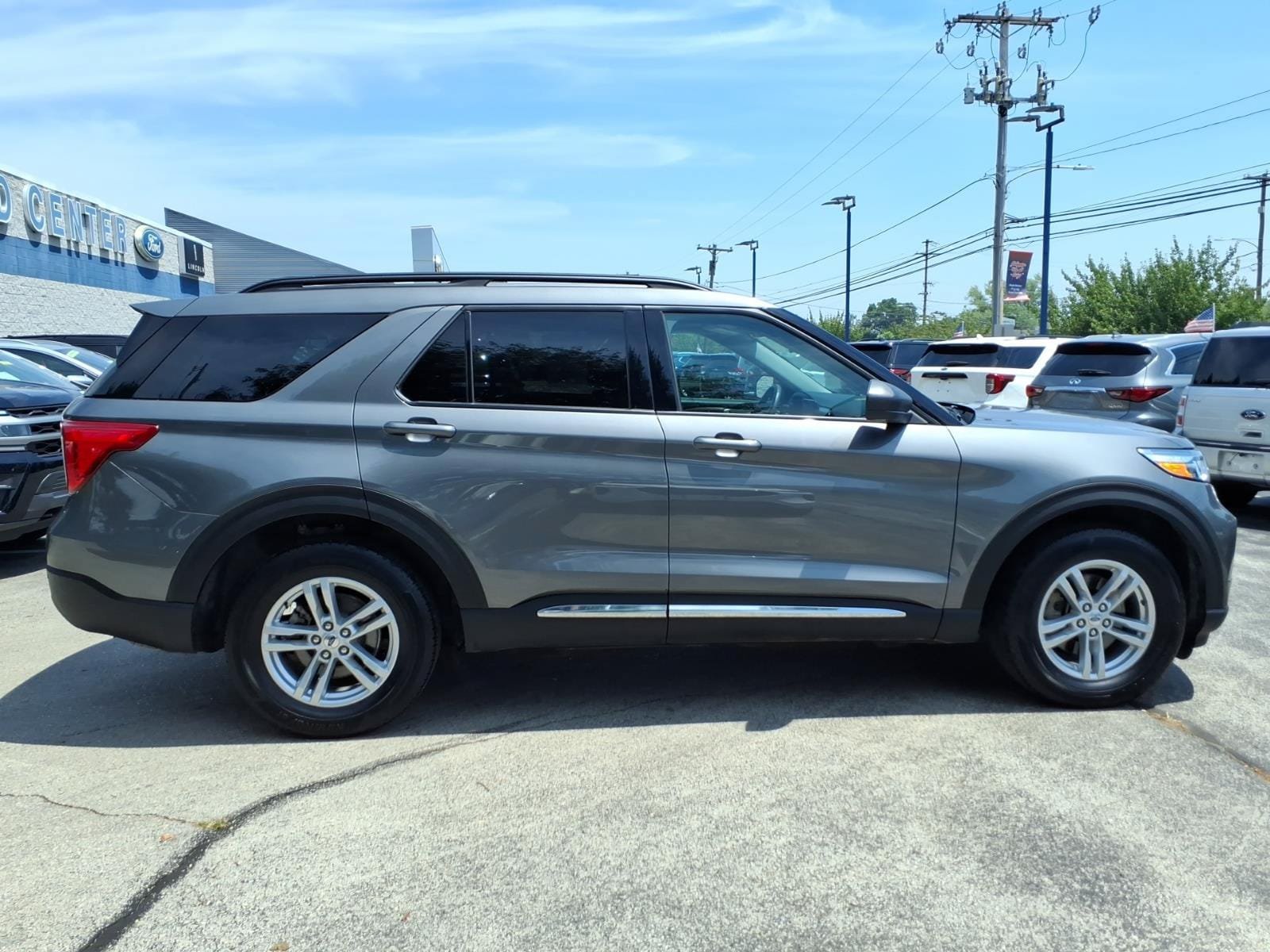 Certified 2023 Ford Explorer XLT AWD/4WD image 3