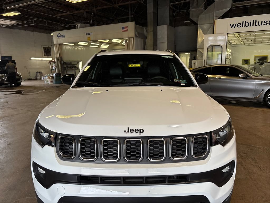 Used 2025 Jeep Compass Latitude AWD/4WD image 15