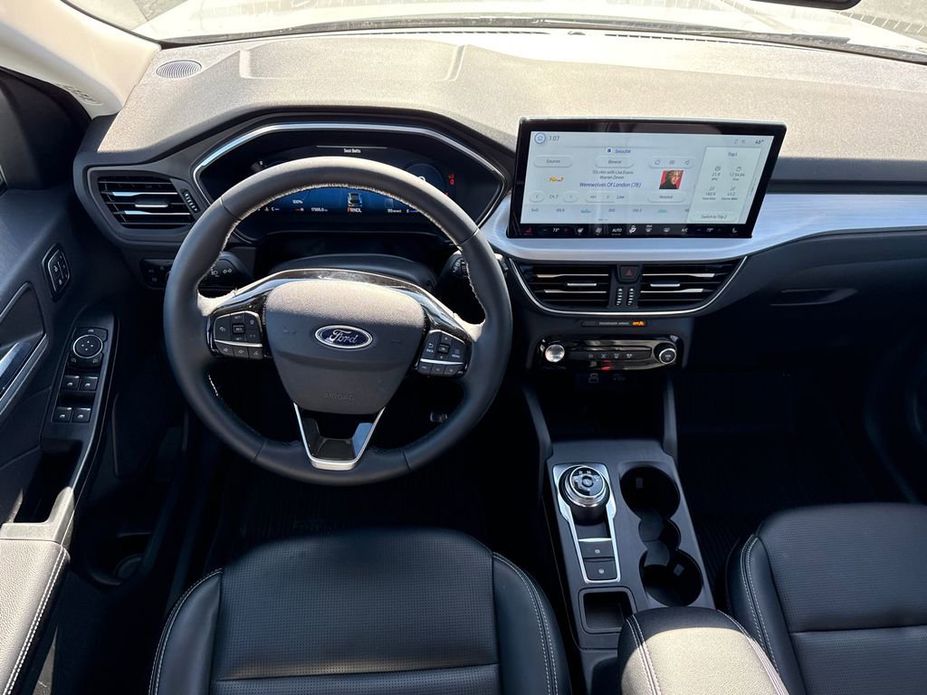 Certified 2025 Ford Escape Platinum w/ Class II Trailer Tow Package image 23