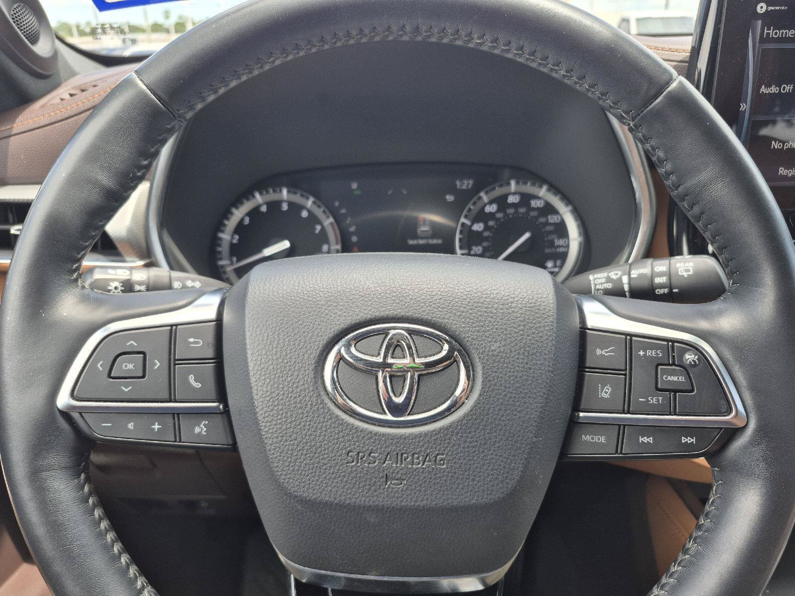 Used 2021 Toyota Highlander Platinum FWD image 7
