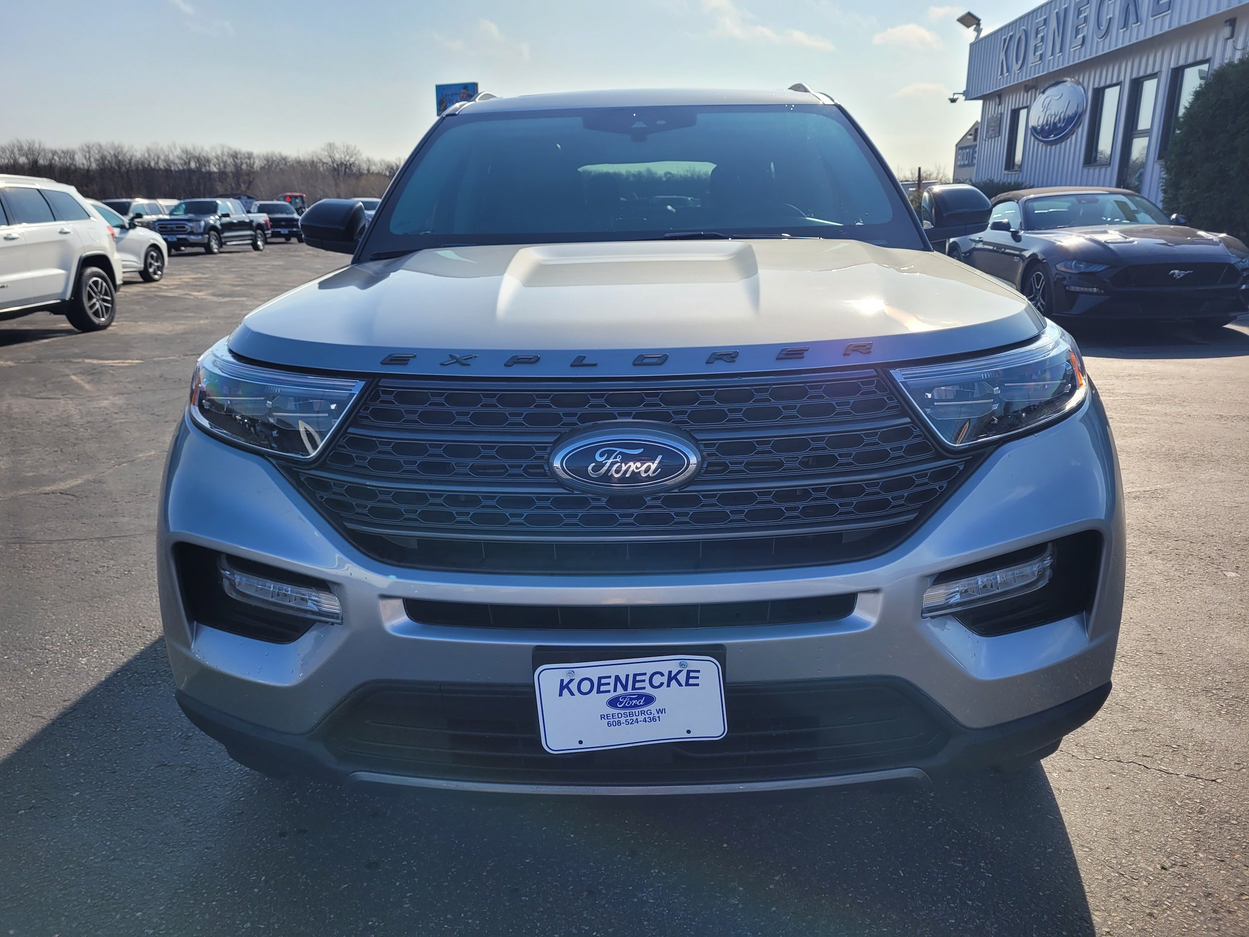Certified 2023 Ford Explorer XLT w/ Equipment Group 202A AWD/4WD image 3
