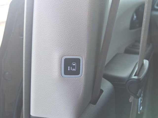 Used 2023 Chrysler Pacifica Touring-L image 24