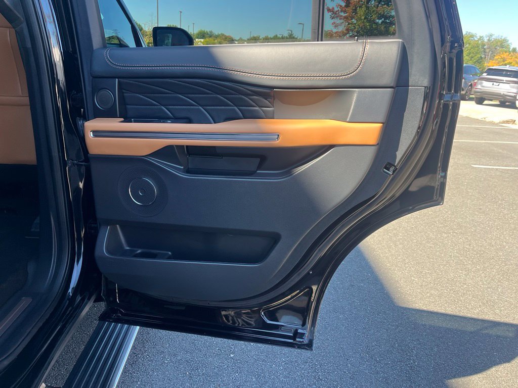 Certified 2023 Ford Expedition Platinum AWD/4WD image 21