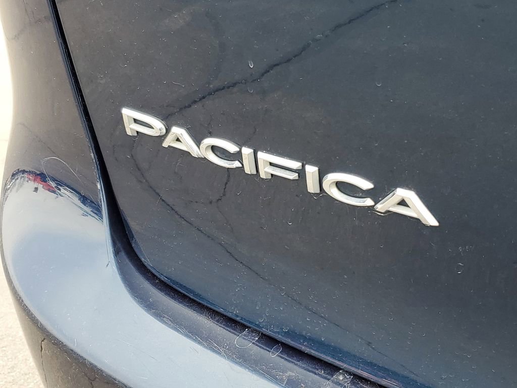 Used 2023 Chrysler Pacifica Touring-L image 34