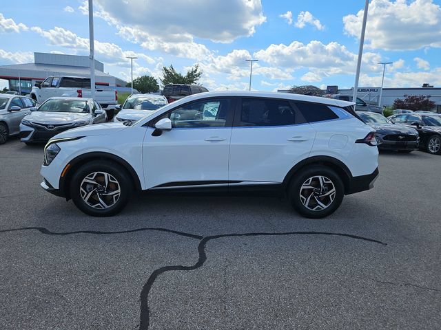 Used 2025 Kia Sportage LX FWD image 2