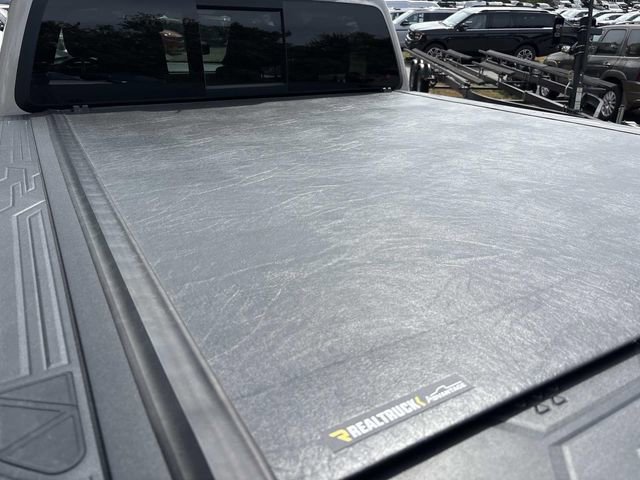 Used 2026 Chevrolet Colorado ZR2 w/ Technology Package AWD/4WD image 12